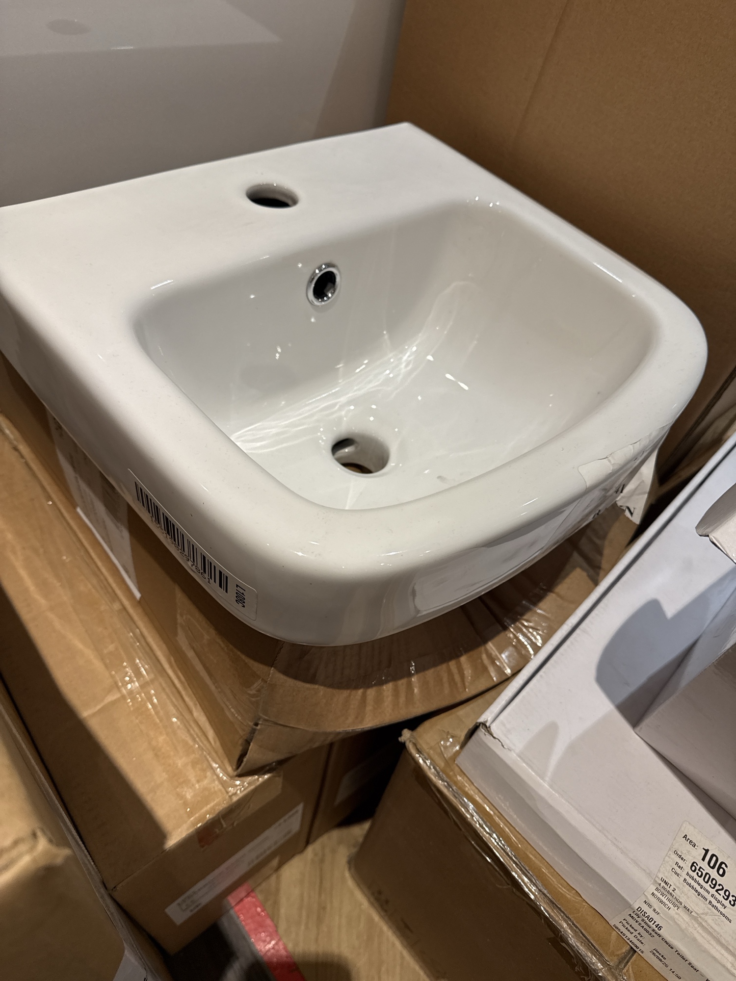 Fresssh Lily Wall Mounted Basin