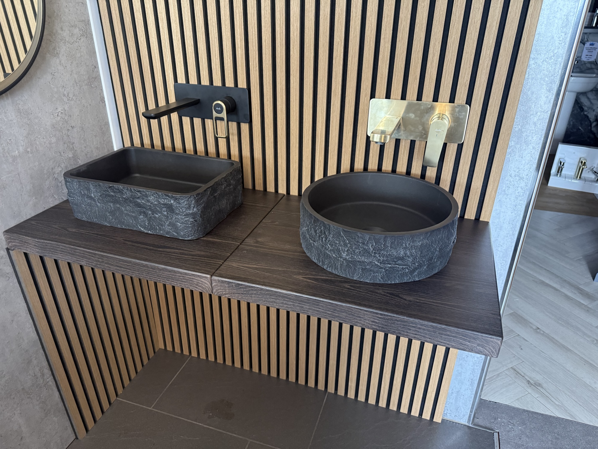 Both VitrA Options 600 Elm displays side by side